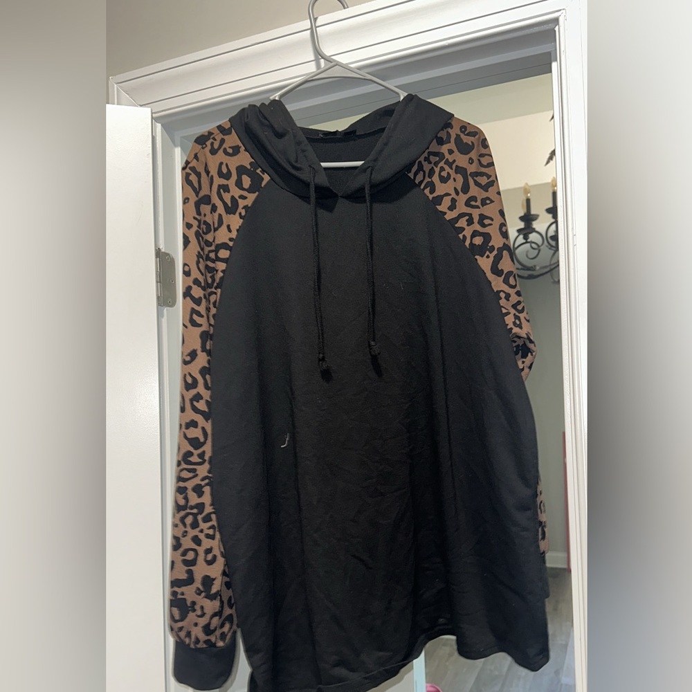 Cheetah print sleeves sweatshirt - xl